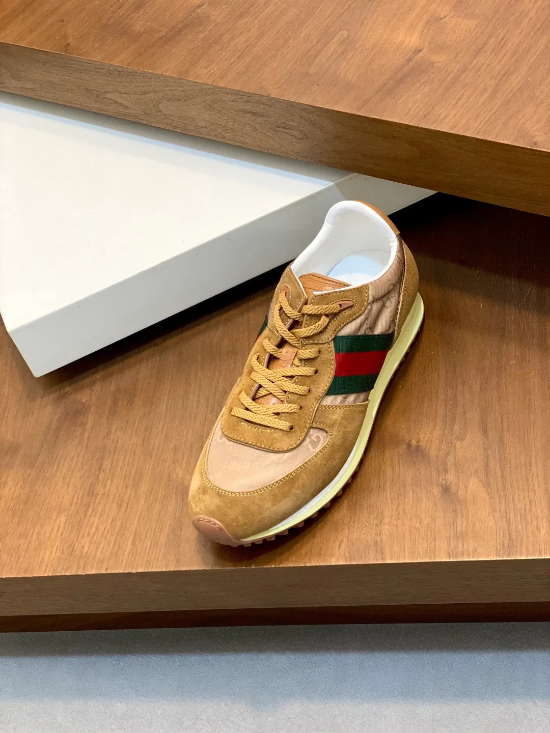 Men's shoes 💰660 [Gucci] Gucci - high-end quality original order 👩🏻‍❤️‍👨🏻 couple wear 🔍🔍🔍 casual sports shoes - upper: 🔝 suede calfskin, shoe body brand totem cloth. brand webbing, tongue. heel. air pressure brand logo - lining: water-dyed sheepskin -Outsole: ultra-light TPU foam·TR rubber; two-color molded outsole -Ultra-high quality control·fine workmanship: highlighted (high-end·exquisite·class) -Size: same style for men and women 36-44 (female 35, 40, male 45, 46 can be customized)·